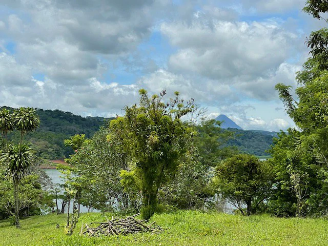 LG-001: Rare 3.36-Acre Lakefront Estate Lot in Nuevo Arenal | Direct Lake Access, Volcano Views & Subdivision Potential - Gallery image 2