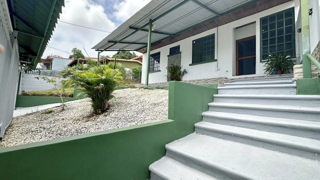 CASA RESIDENCIAL OASIS: Two Properties in El Oasis, Atenas