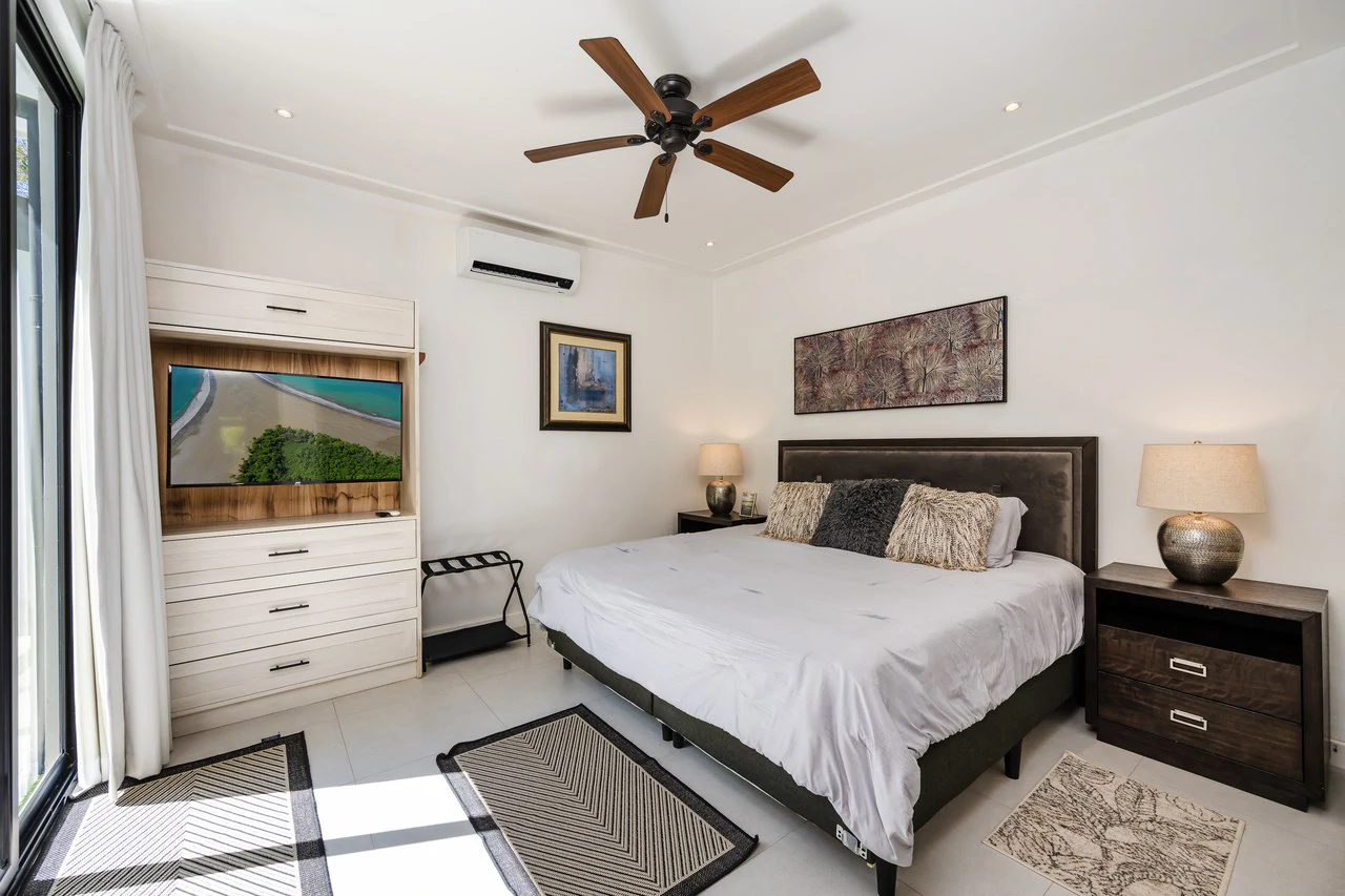 Casa Rio: Modern 5-Bedroom Home with Pool & Casita in Surfside Potrero - Gallery image 17