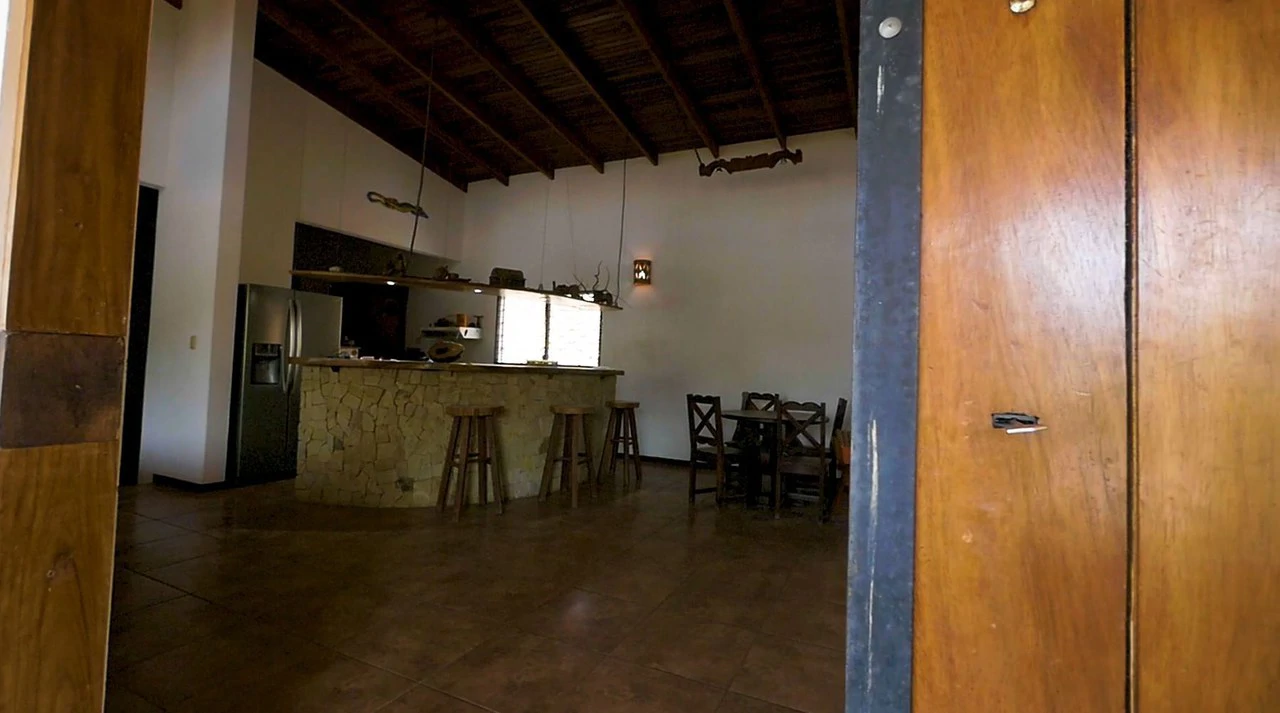 Finca Las Nubes: Amazing 75 Hectare / 185 Acre Finca, with a 300 m2 Main Home and Pool Built above the Clouds - Gallery image 12