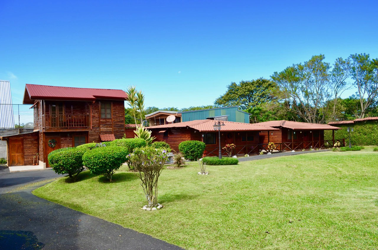Beautiful investment property with cabins, house and apartments - Gallery image 7