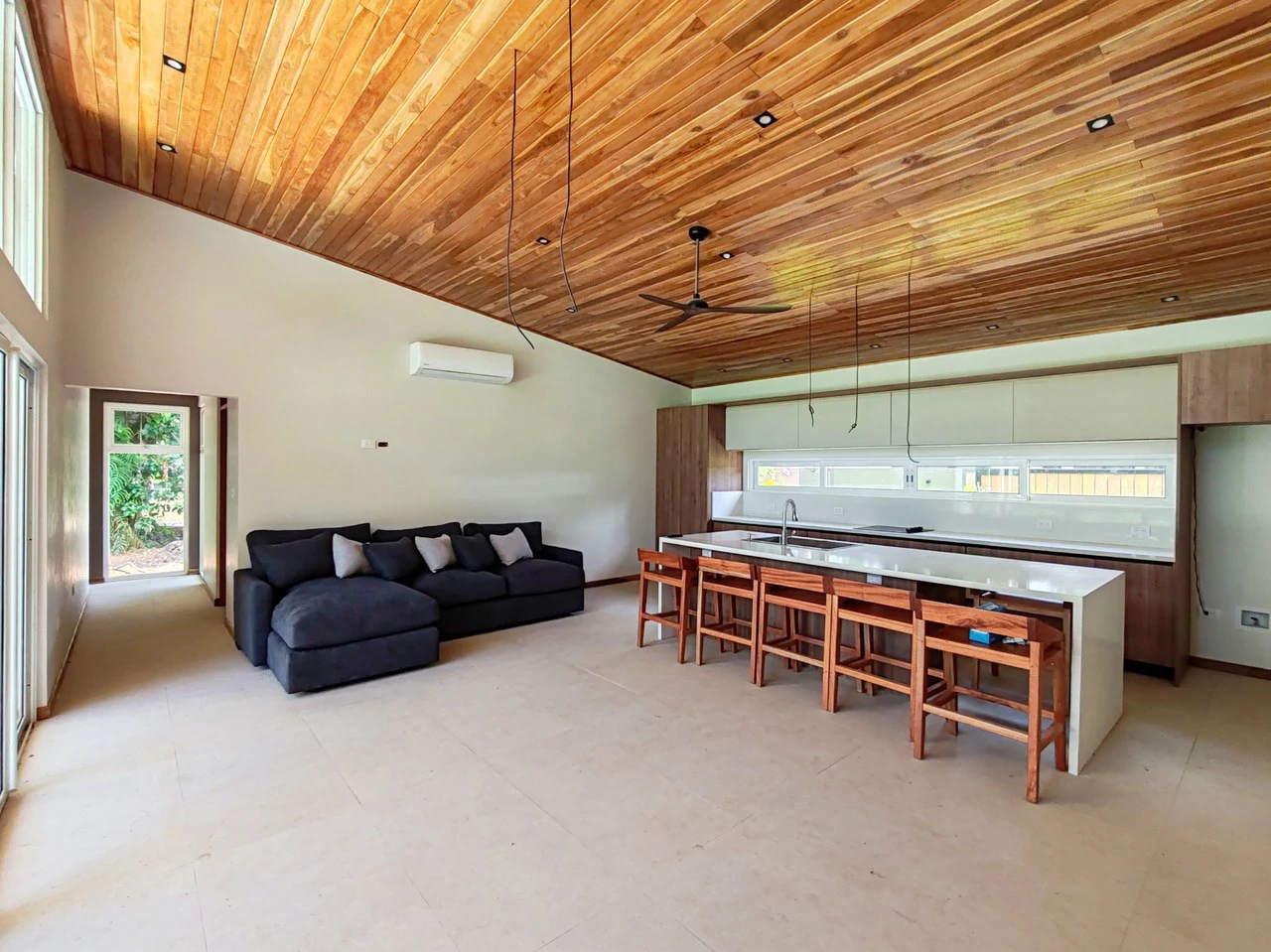 ID 4198: Modern New Villa with Pool in Puerto Viejo — Walk to Beach, Owner Financing Available - Gallery image 4