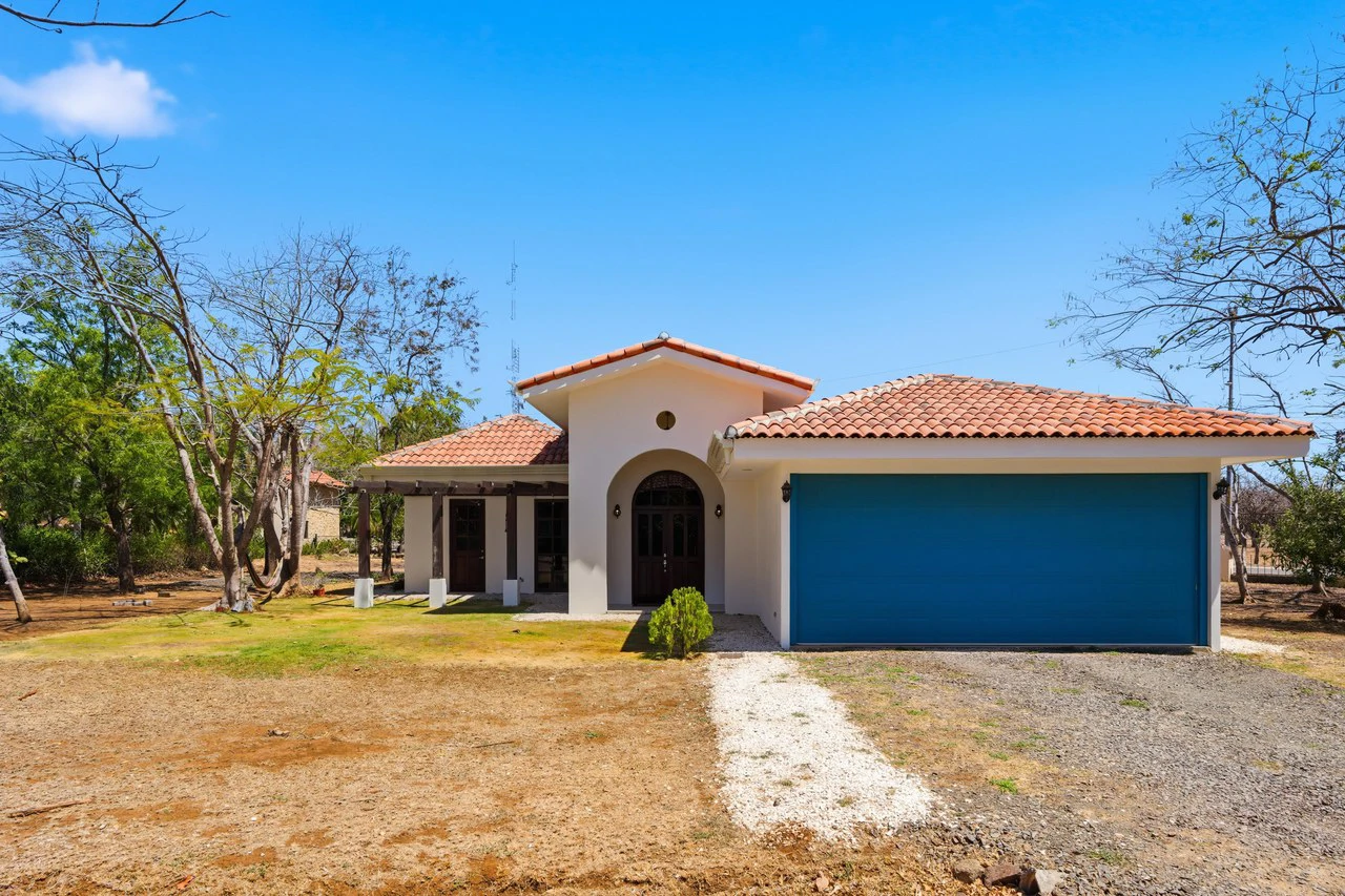 Stella Maris: Tranquil Home Within the Beauty of Altos Los Robles