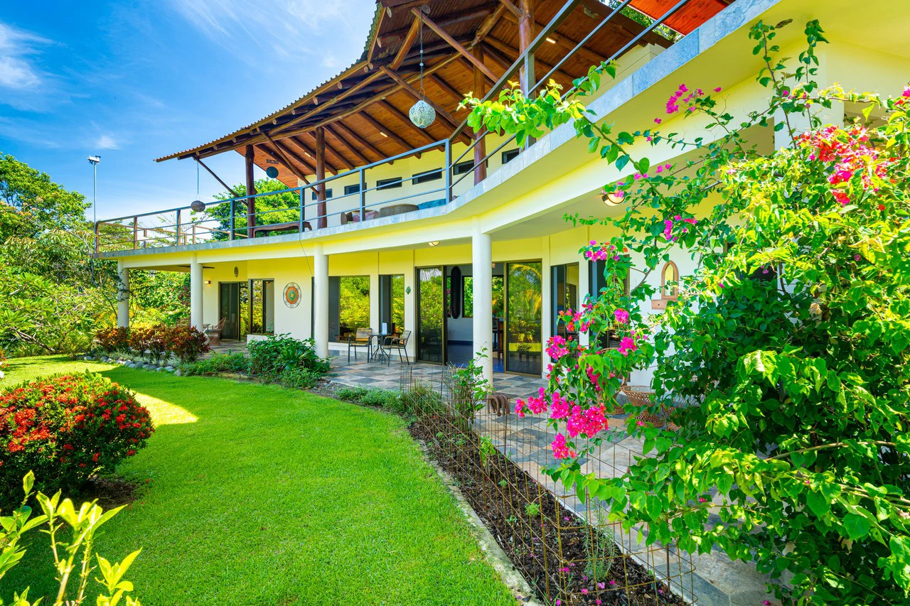 Casa Única -: Ocean View Oasis with Commercial Potential in the Heart of Uvita - Gallery image 11