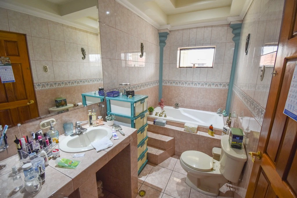 House For Sale in Trejos Montealegre - Gallery image 37