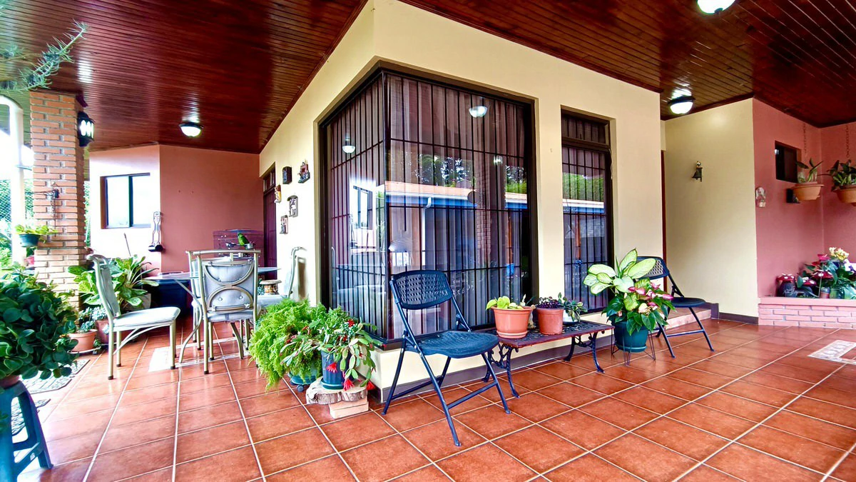 Property for sale with the 3 houses in San Rafael - Gallery image 27