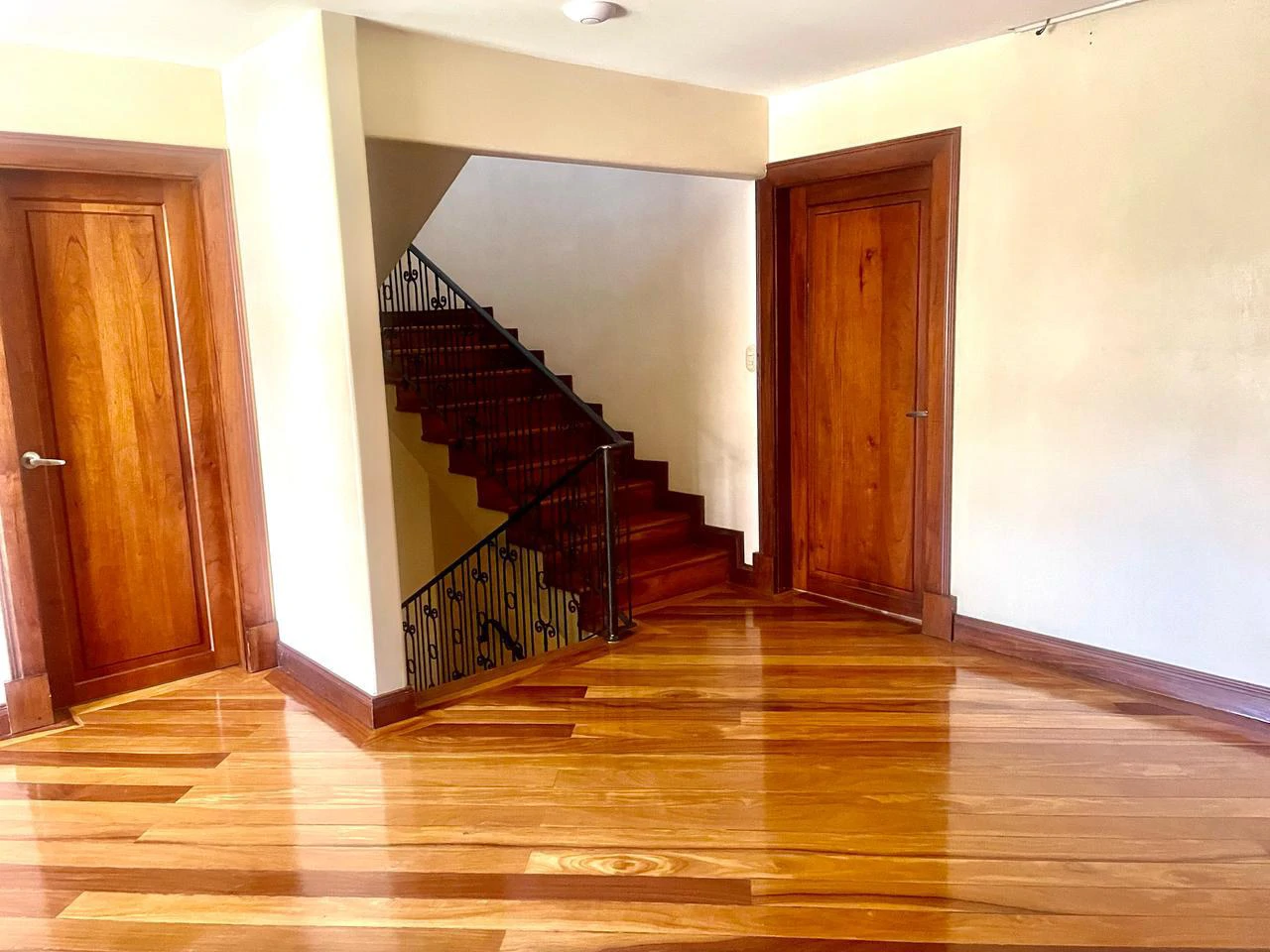 House for sale in gated community Escazu Costa Rica each room with private bathroom - Gallery image 9