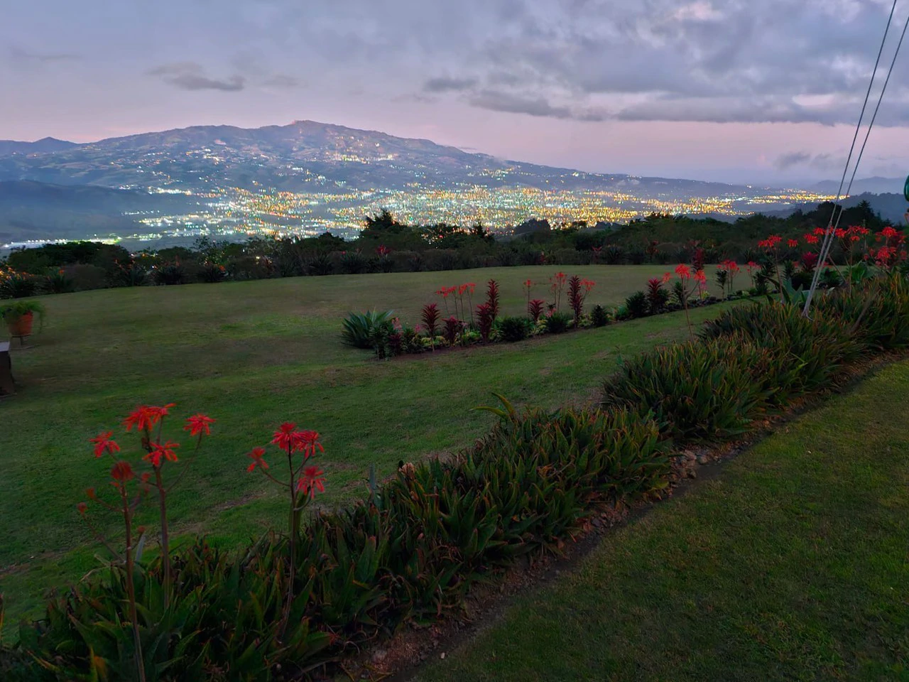 Cartago, gourmet coffee plantation: Charming Coffee Retreat Home with Stunning Views and Gourmet Coffee Plantations - Gallery image 34