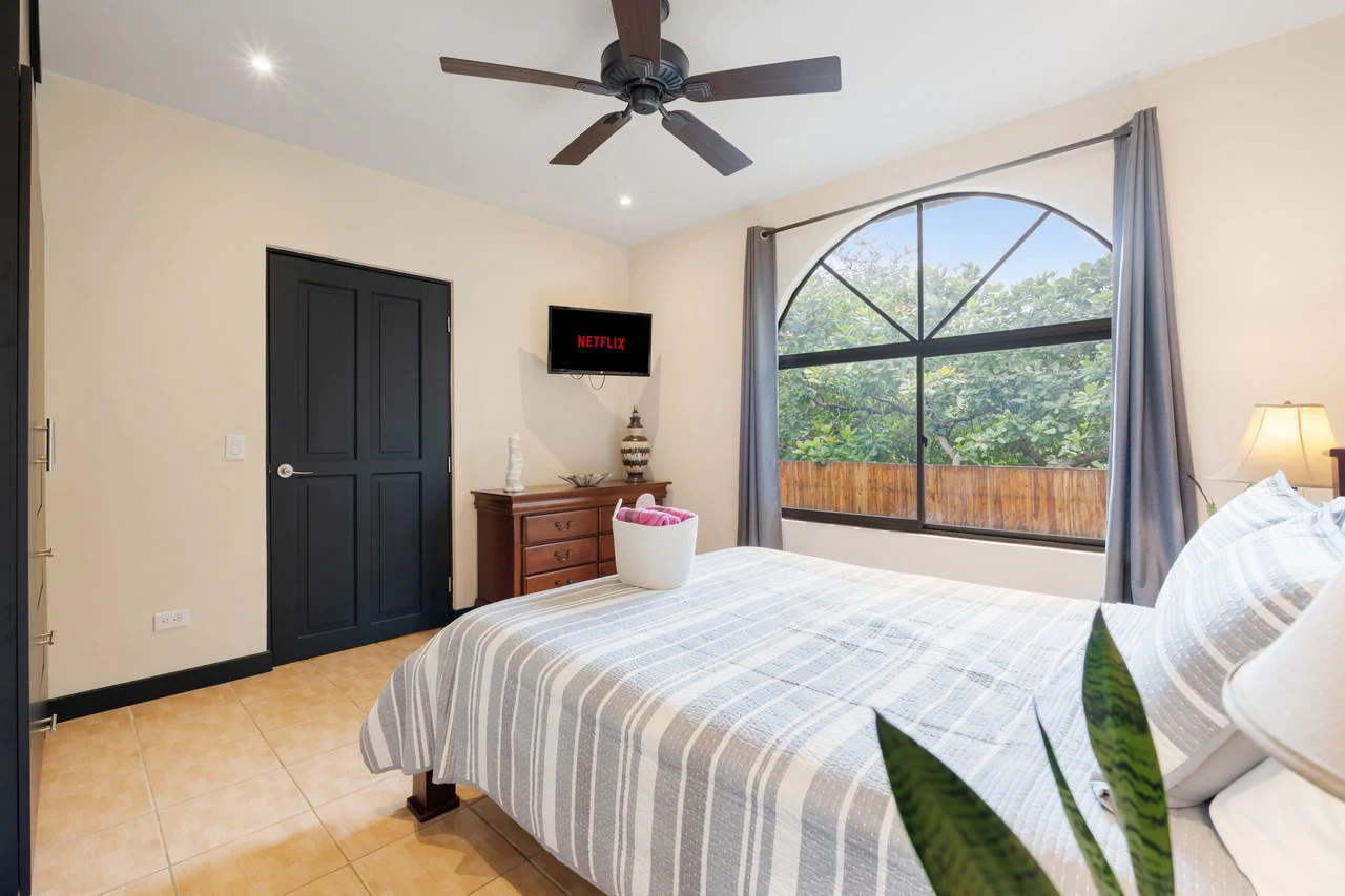 Laughing Gecko Suites: Beach Suites / Boutique Hotel For  Sale - Gallery image 16