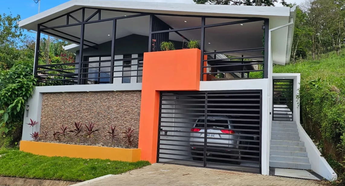 VILLA  AMANDA: Urban Style Home in Rural Setting - Gallery image 2