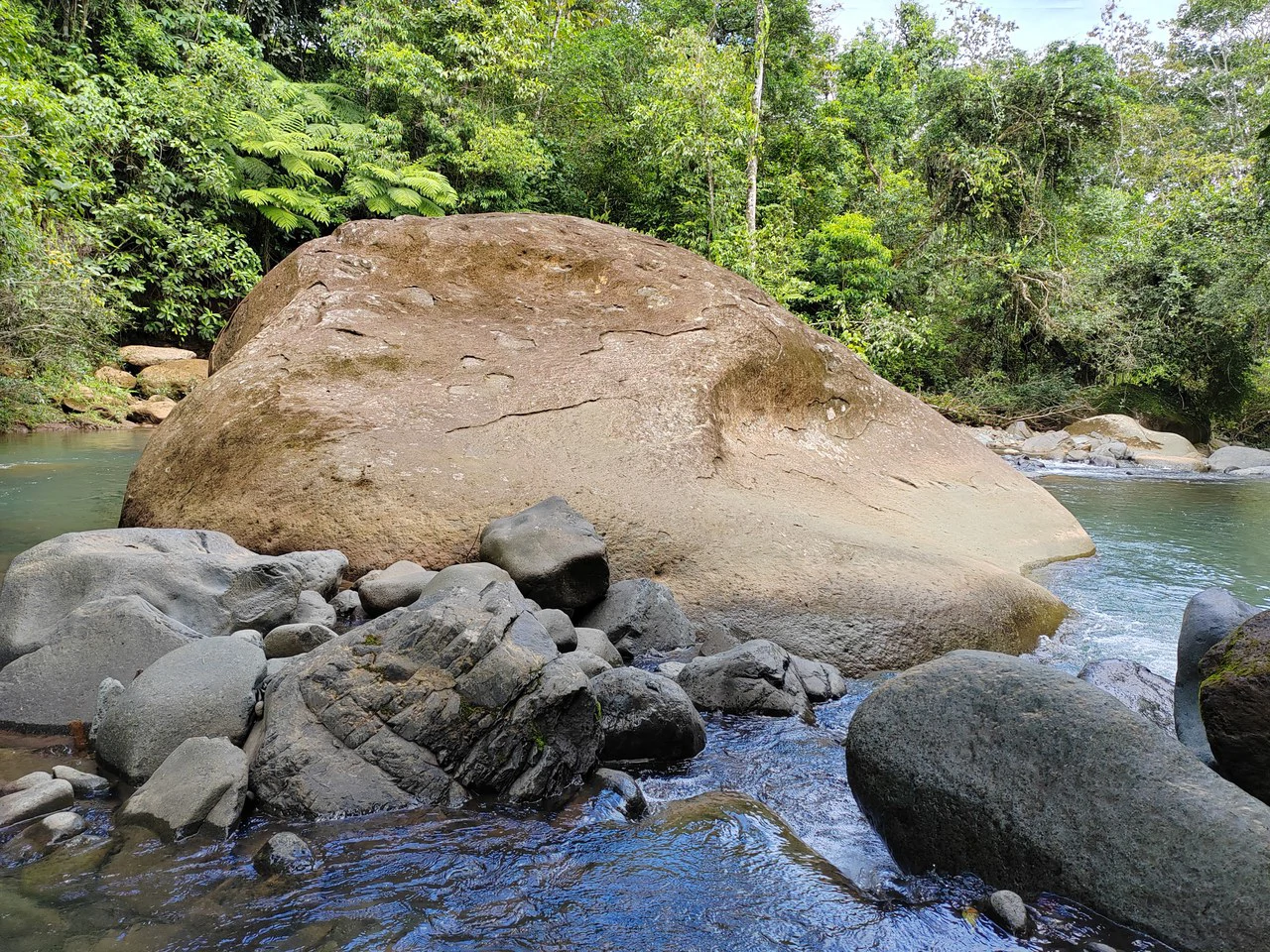 stunning valley and chirripo views, river with amazing swimming holes - Gallery image 8