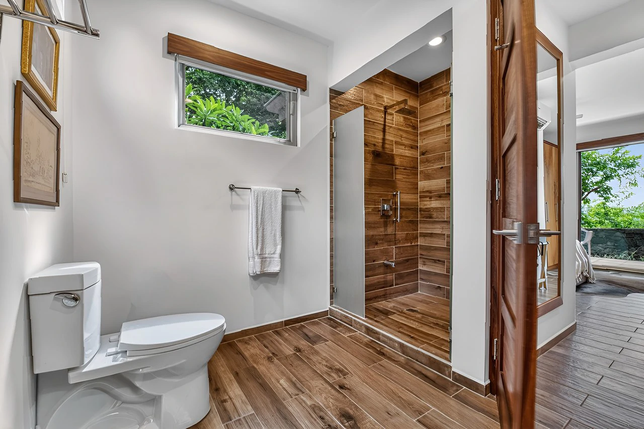 Casa Pochote: Artisan Luxury Villa Near Tamarindo | Pool, Jacuzzi & Langosta Beach Club Membership Included - Gallery image 37