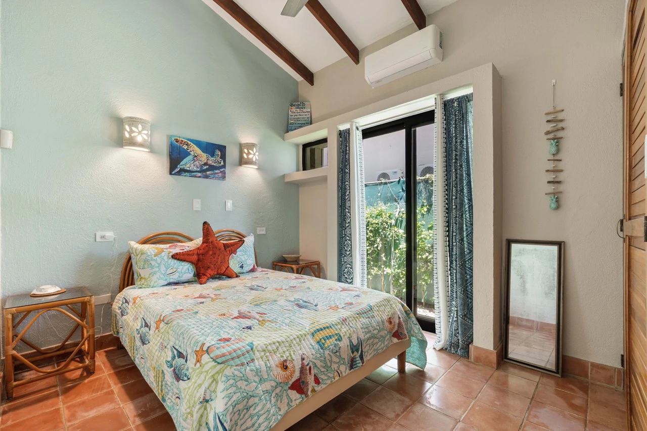 Casa El Coco: Modern Beach Retreat Steps from the Sand in Palm Beach Estates - Gallery image 12