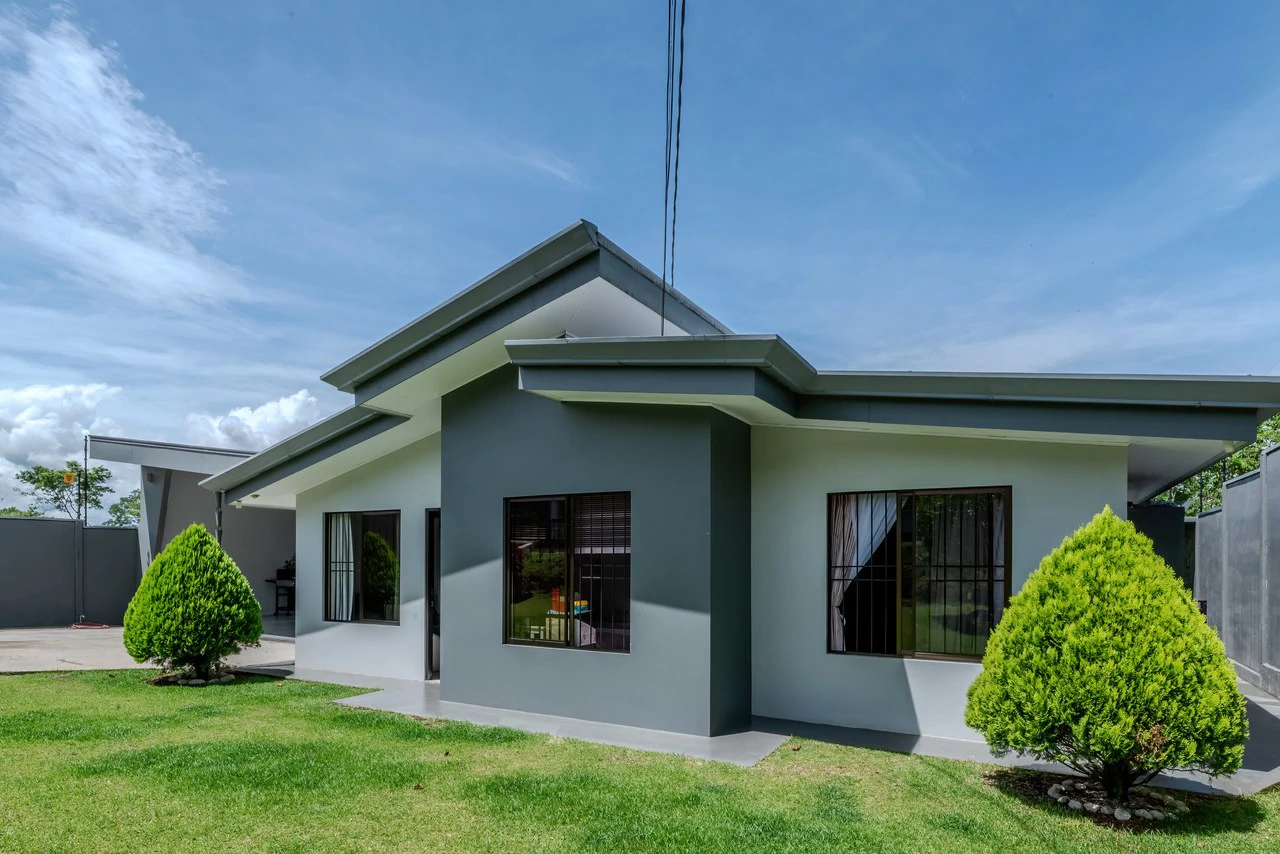 Spacius Home in Pérez Zeledón | 3 bedrooms, 3 Bathrooms - Gallery image 6