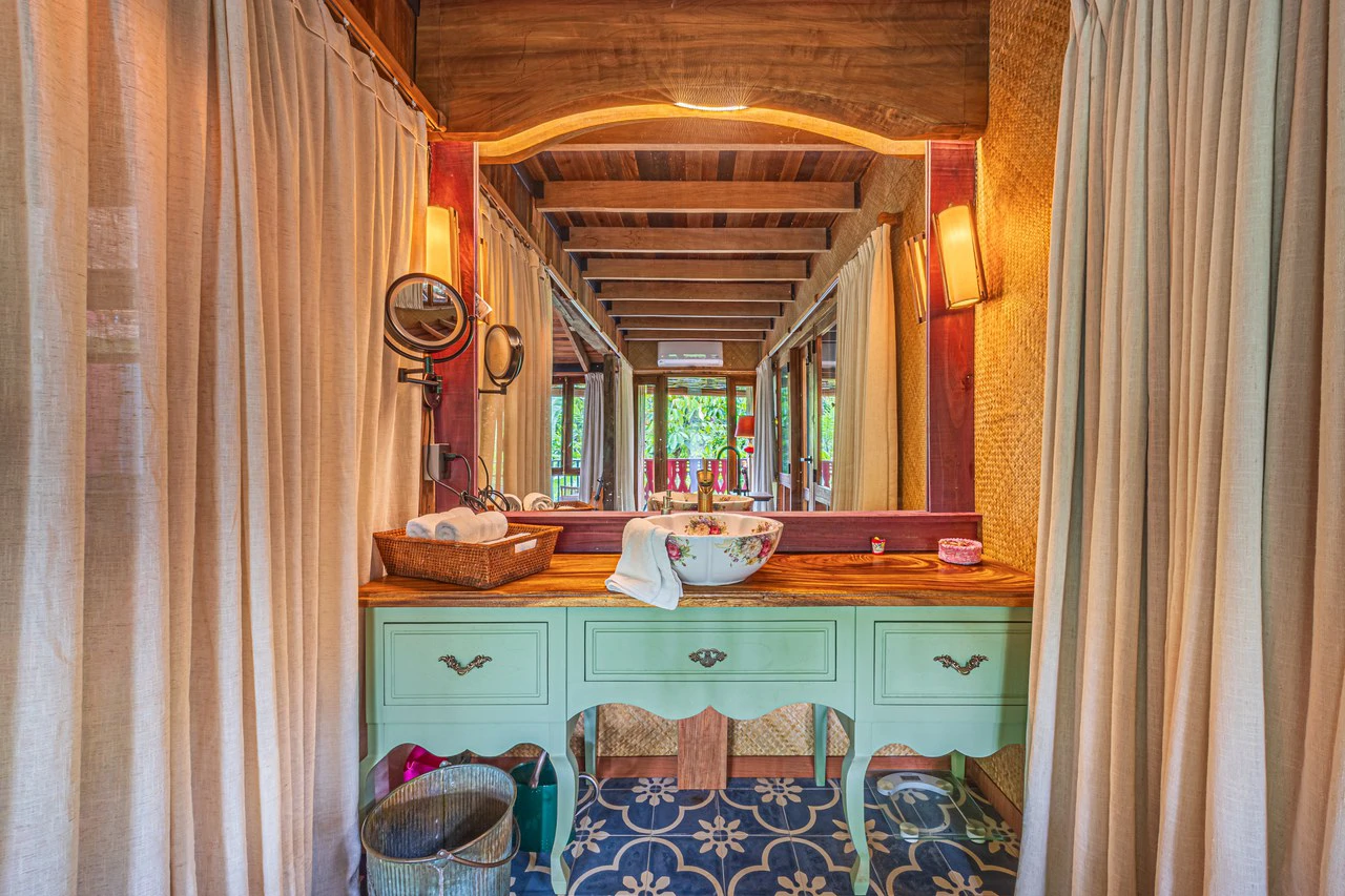 2.56 ACRES – 3 Bedroom Artistic Architectural Masterpiece, Recording Studio, Ocean View, Pool, 1 Bedroom Guest House!!! - Gallery image 31