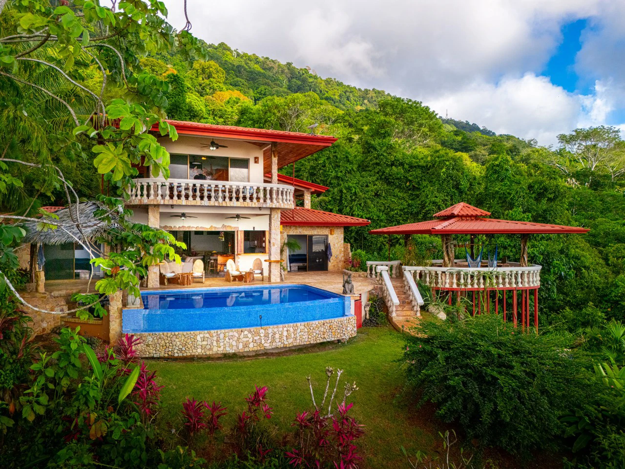 Mountain House For Sale in Escaleras - Gallery image 13