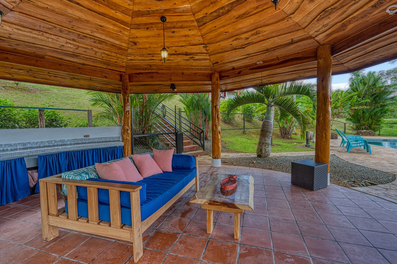 5 Bedroom Mountain Retreat Minutes from the Beach Platanillo Costa Rica - Gallery image 45