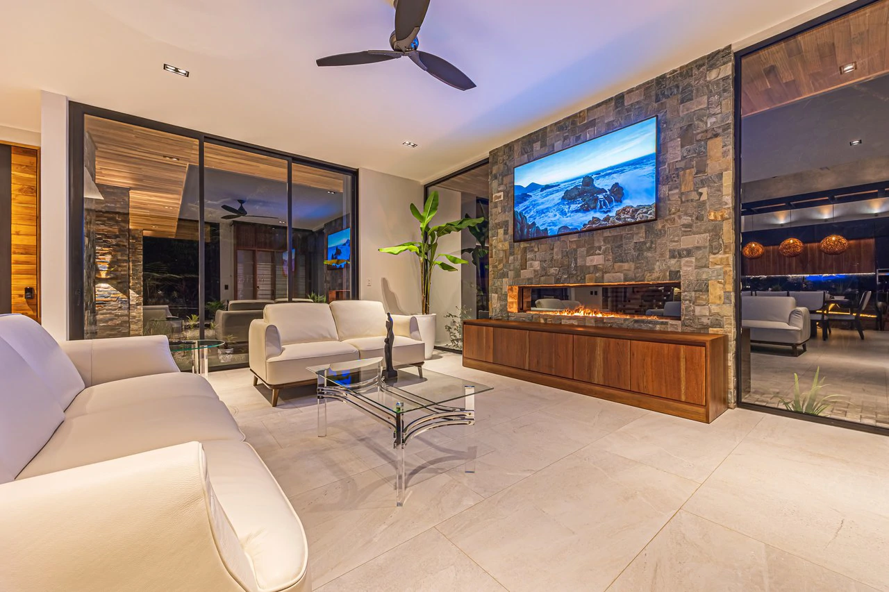 Casa Koules: Architectural 5-Bedroom Oceanview Estate in Prestigious Costa Verde Estates - Gallery image 22