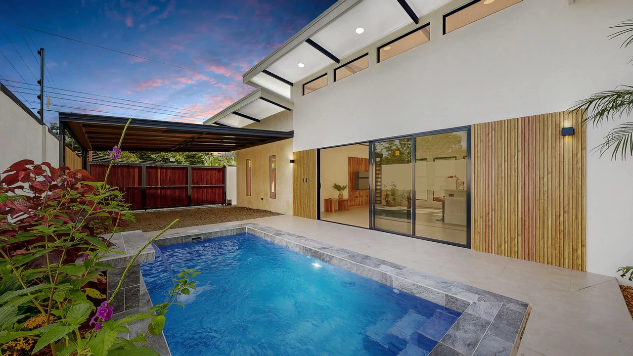 Brand New 3 bed, 2 Bath Home with creek and Jungle views. - Gallery image 28