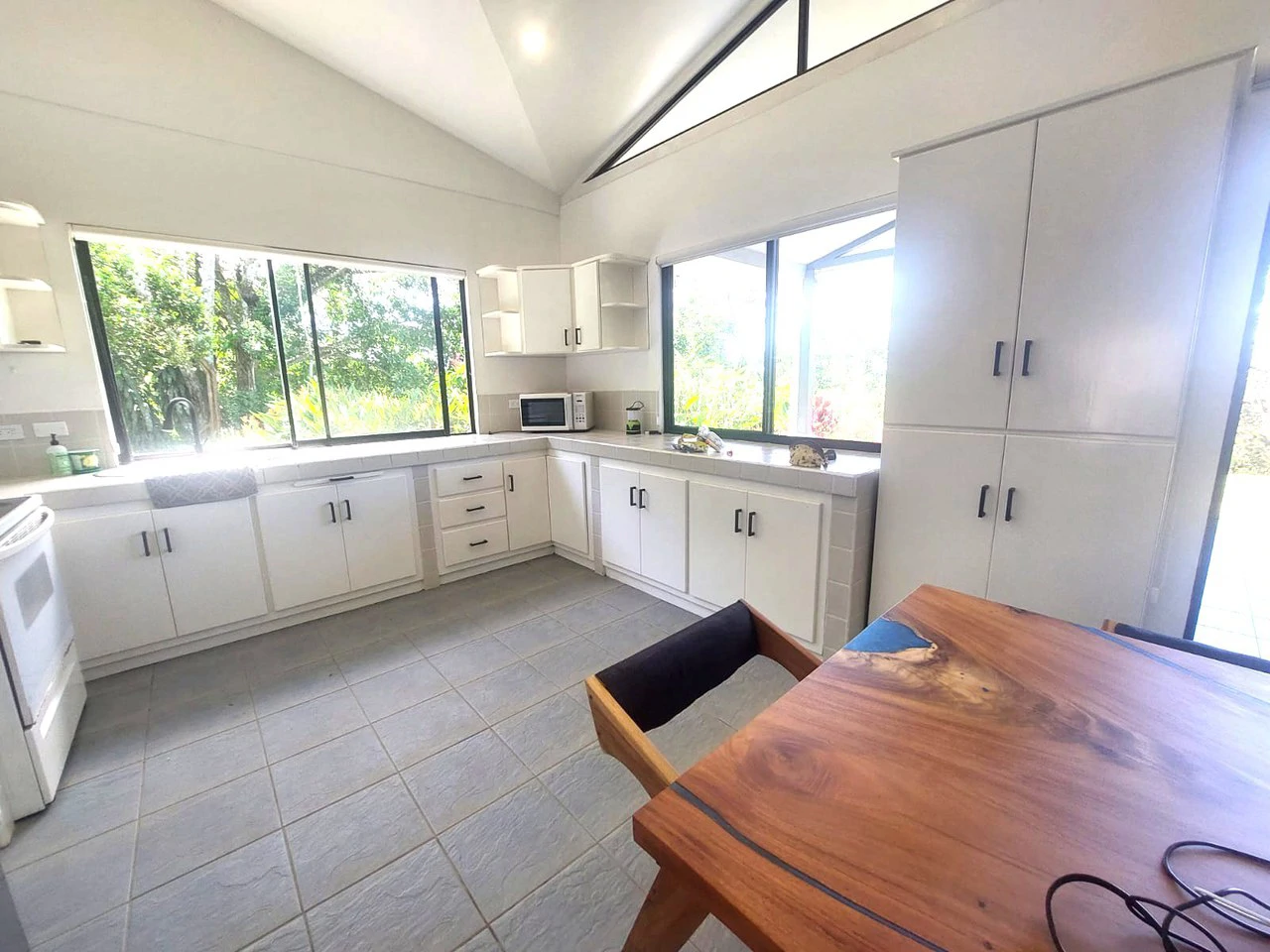 BLUE CREEK VILLA - Smart Home in Paradise - Gallery image 33