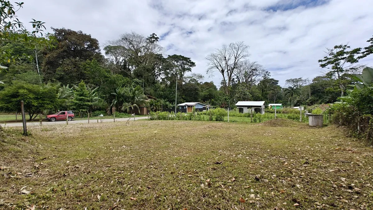 500sqm Lot in Cahuita with Well - Fenced, Filled, Leveled and Ready to Build - Gallery image 4