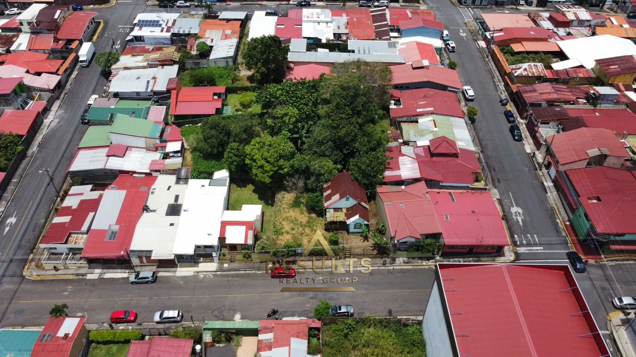 RARE City Comercial!: Commercial Opportunity close to the CENTRAL PARK!