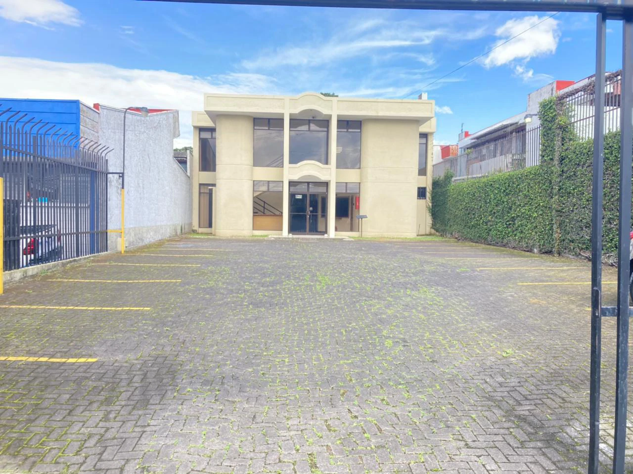 Building for Sale in High Traffic Street Moravia San Jose Costa Rica - Gallery image 2