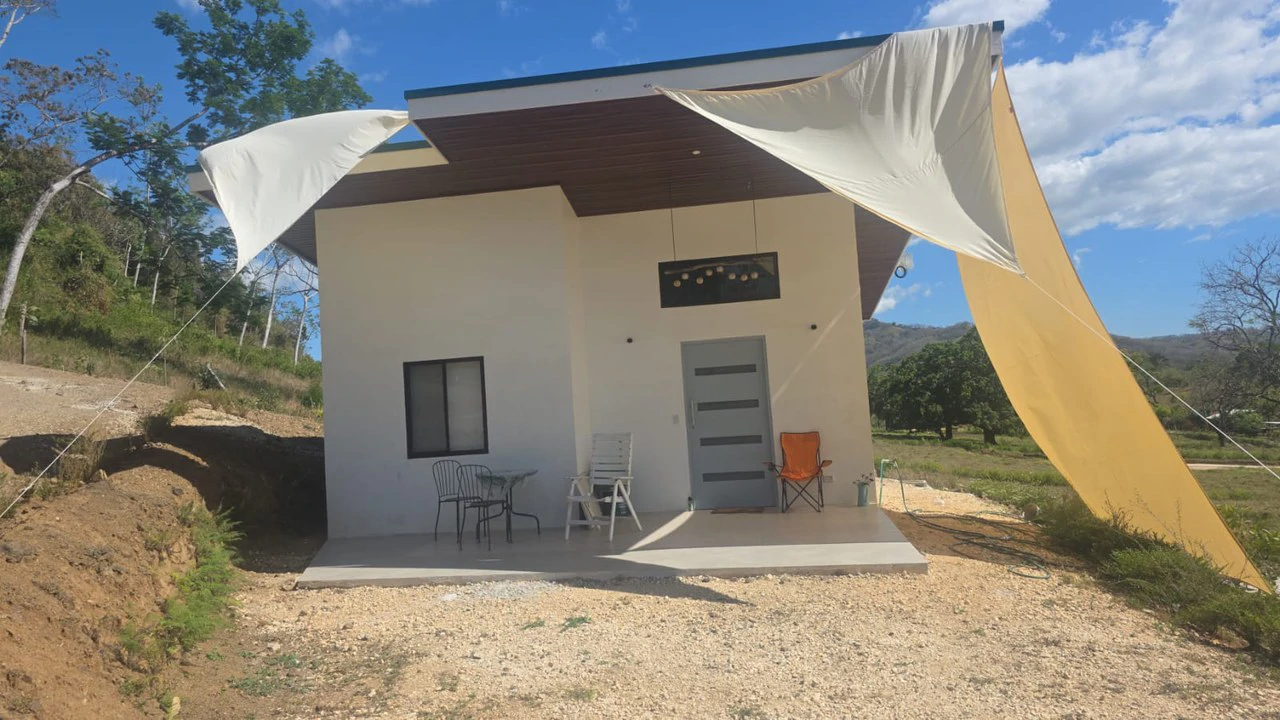 Beautiful Mountain Home for Sale in Hojancha – with Pool and Separate Guest House for Rental - Gallery image 8
