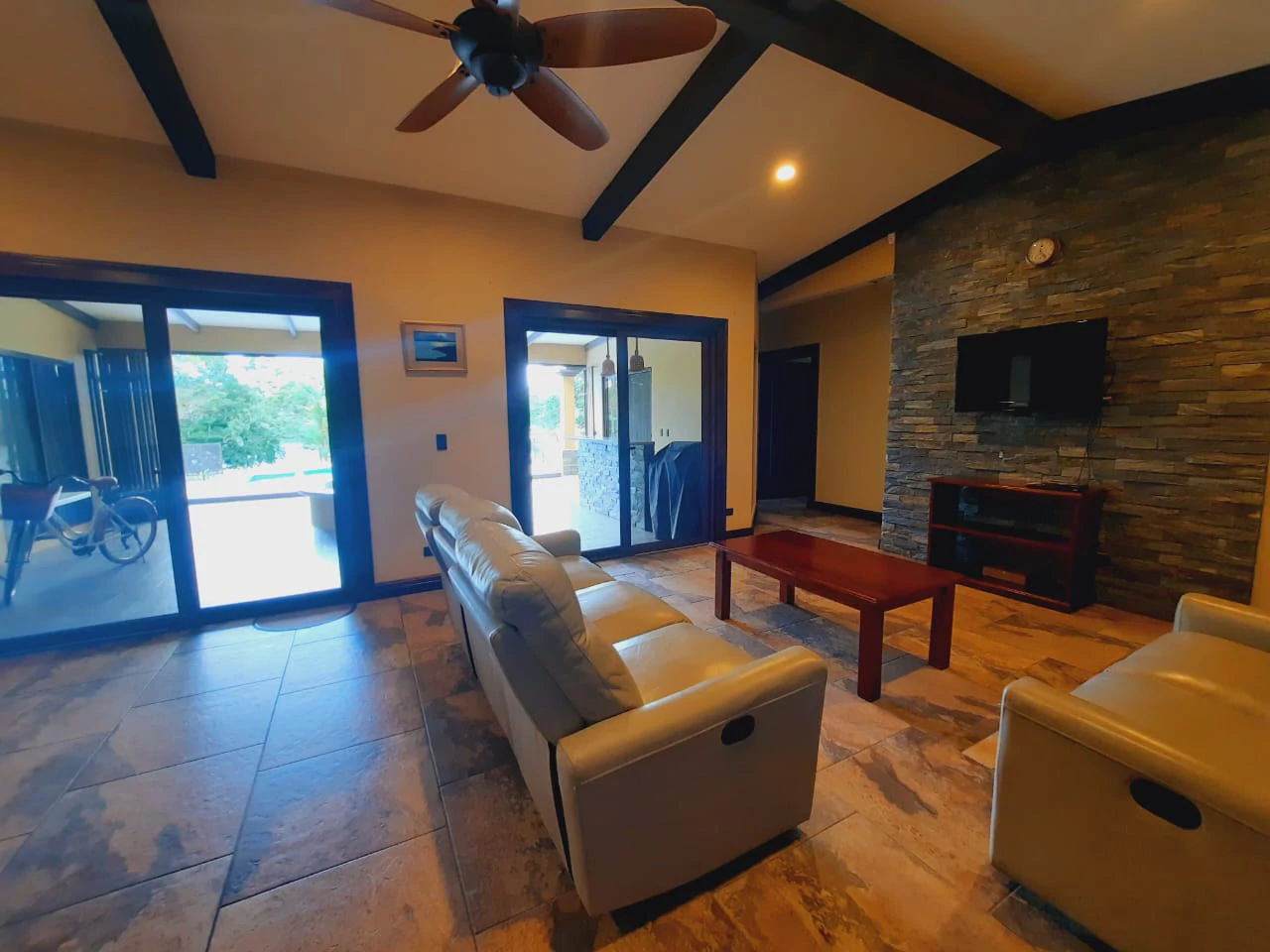LA TOSCANA - Mediterranean Style Luxury Home on Lake Front Property. - Gallery image 10