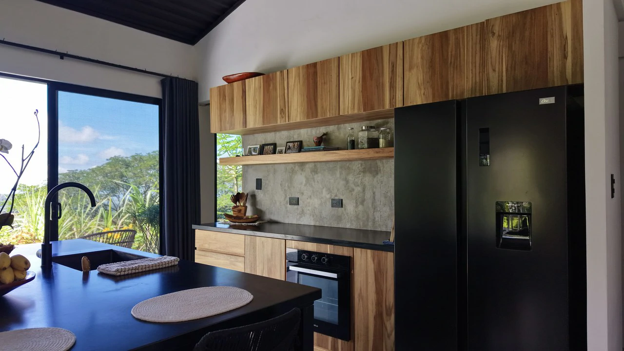 Mountain and Countryside House For Sale in Santa Elena - Gallery image 11