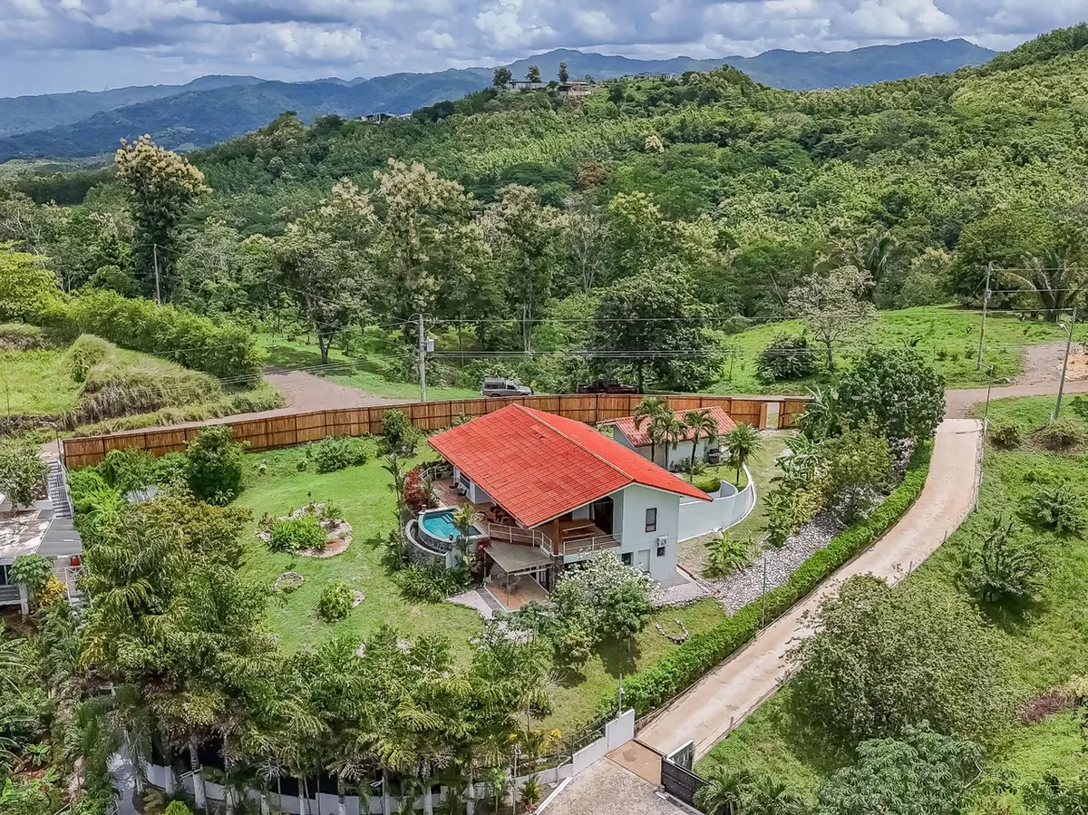 Casa Cavalier: 3BR Ocean View Mountain Home with Studio Apartment