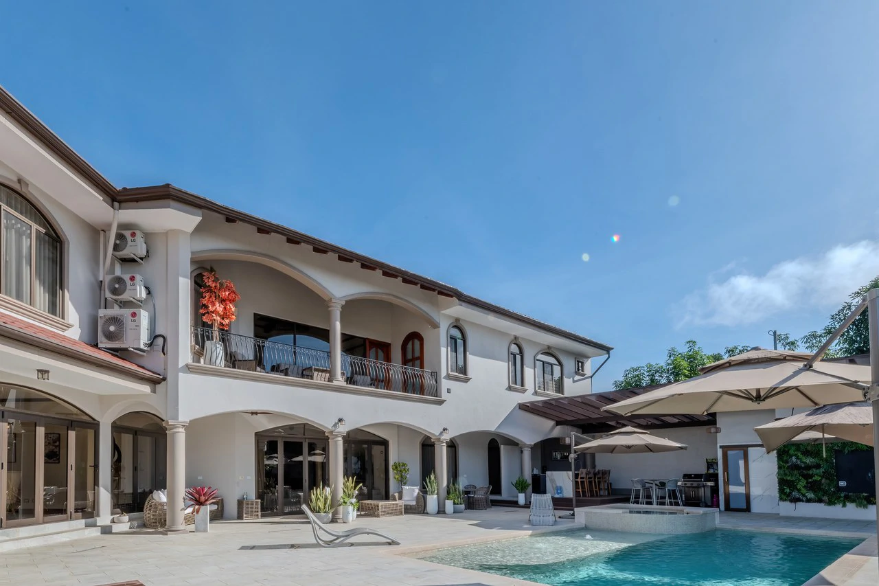 Luxury Home with Pool, Bar Area & Resort-Level Amenities | 6 br, 4.5 ba in Perez Zeledon - Gallery image 3