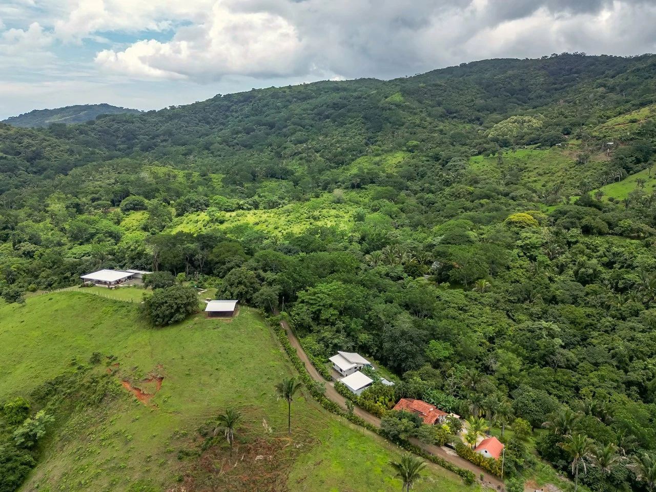 Development-Ready Land in a Stunning Setting Near Samara: Mountain Home Construction Site For Sale in Playa Samara - Gallery image 4