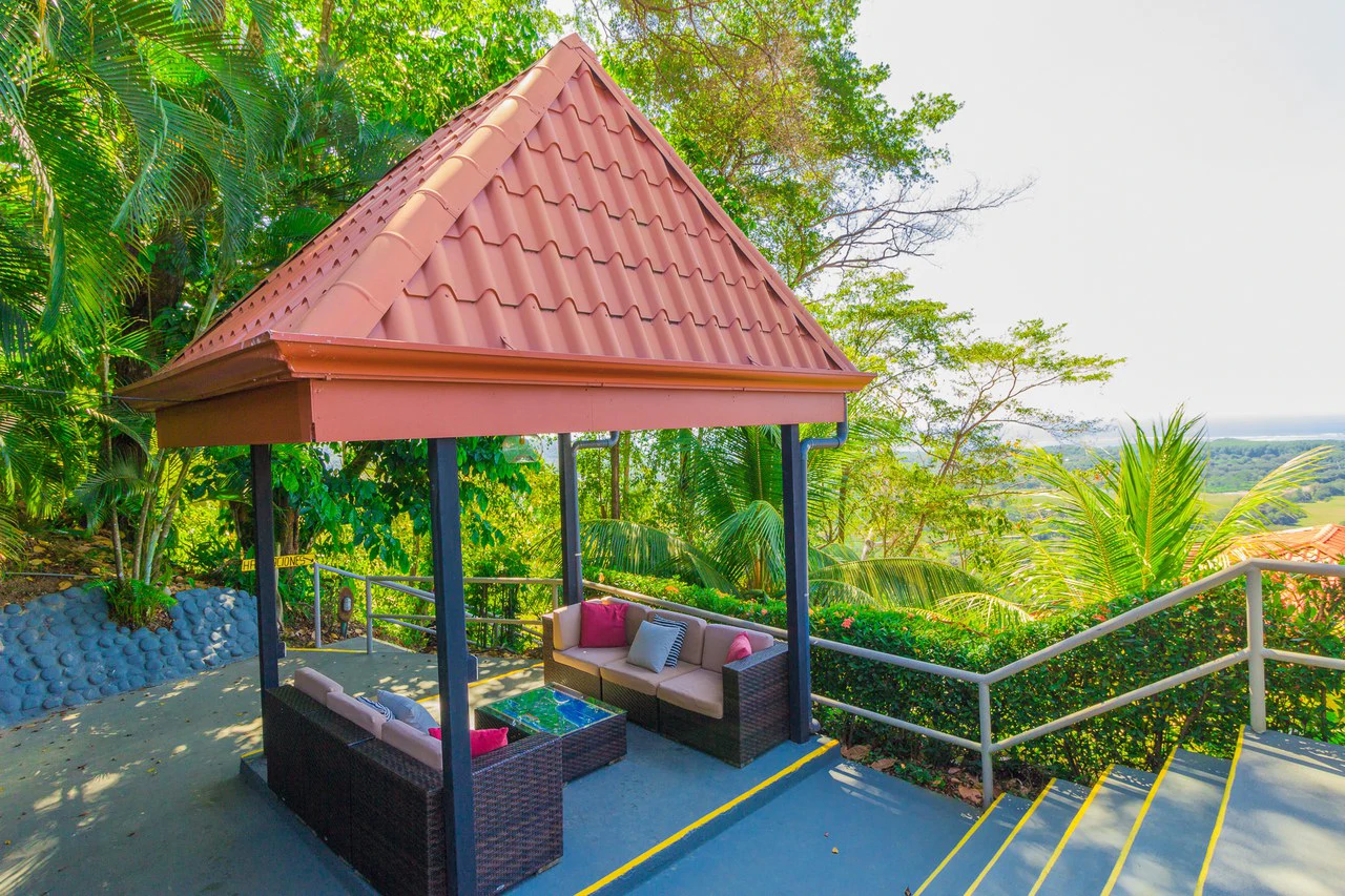 Popular 20-room Boutique hotel /retreat. Stunning ocean views - Gallery image 15