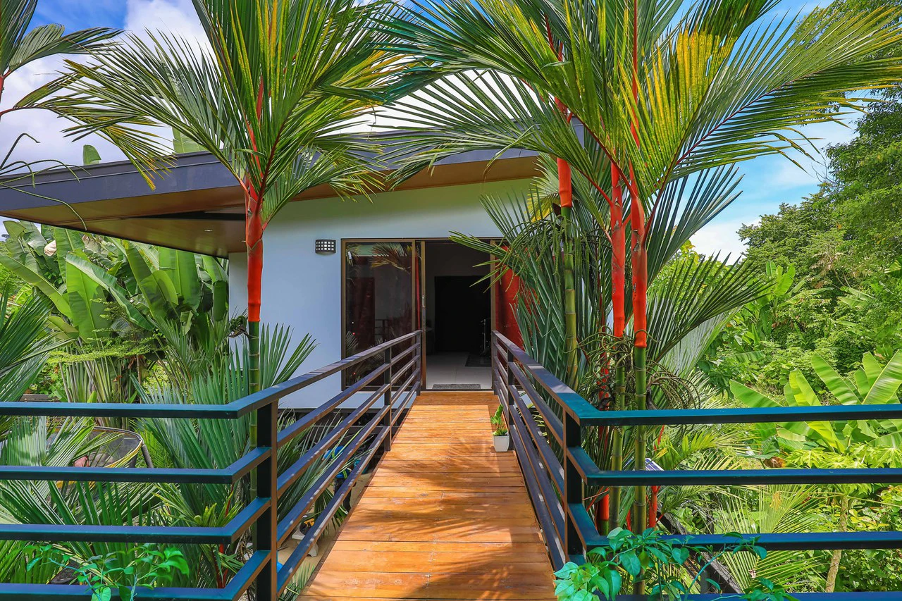 Apartment Hotel with Owners Suite, Fantastic Oportunity for Hostel in Uvita - Gallery image 28
