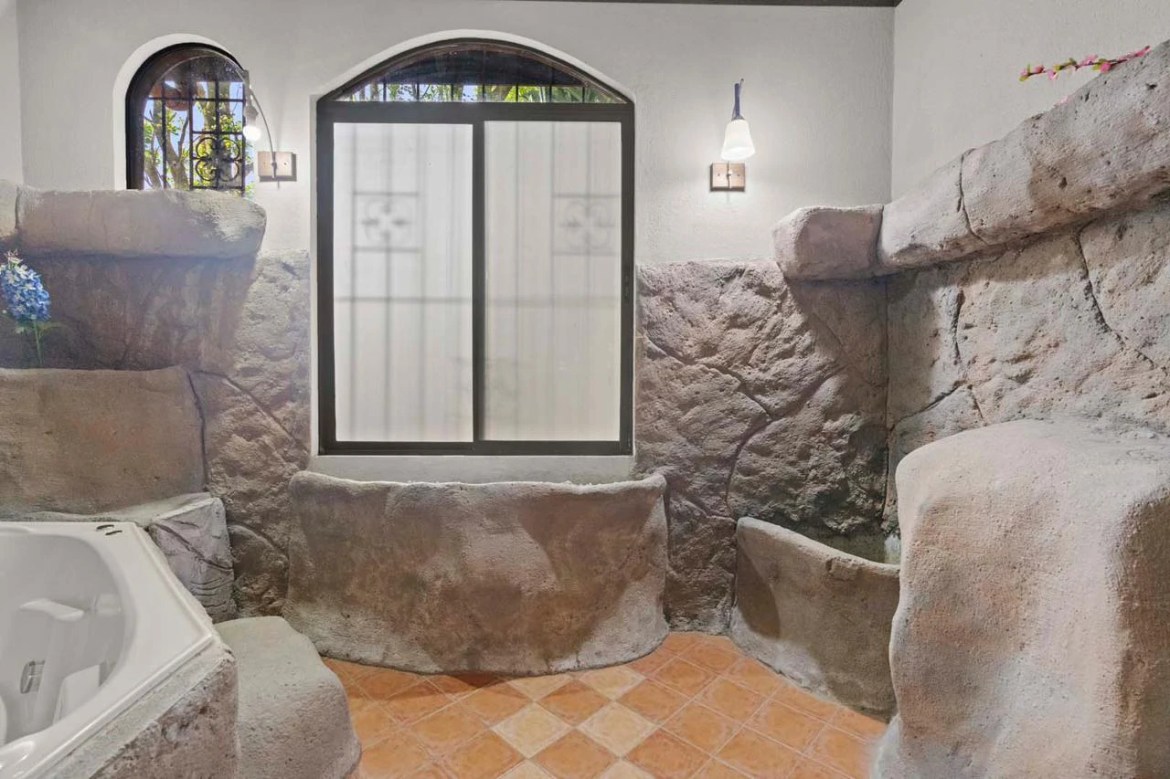 Celebrity Home with Spectacular Views: Seller Financing With 50% Down-Contact Us For More Information - Gallery image 24