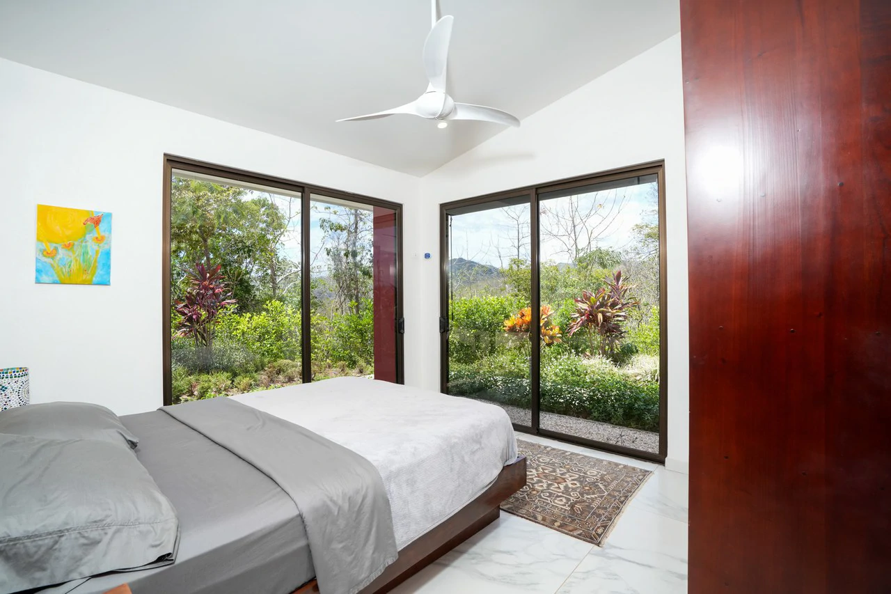 casa pacific: Exclusive Listing | Modern Ocean View Living in carrillo - photo 17