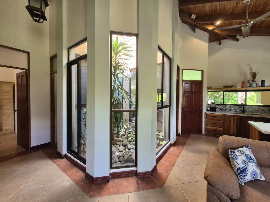 Casa Ora: Price Reduction - Charming Renovated Home with Expansion Potential, Close to All Amenities. - Gallery image 13
