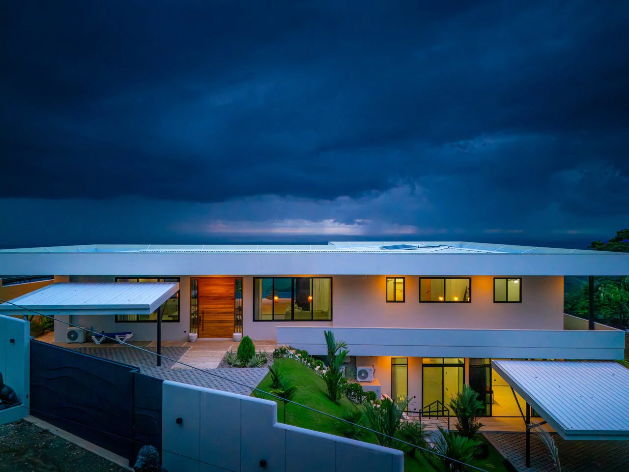 Lion's Gate Sunset Estate - Gallery image 37