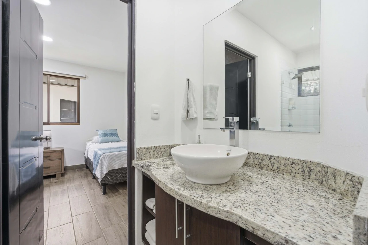 Three Mermaids: Beachfront 10-Bedroom Pod-Style Residence with Pool in Playa Flamingo - Gallery image 48