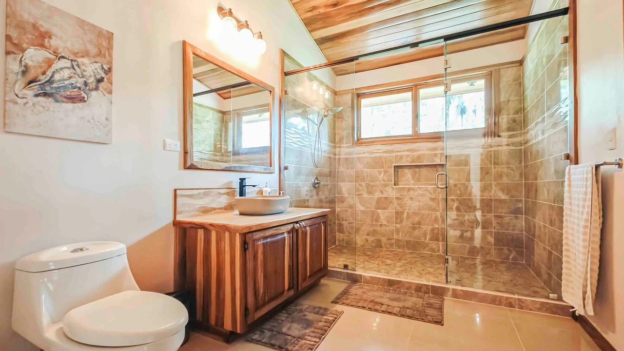 ID 765 - 3 Bd/2 Ba Home w/ Pool in Cahuita: Spacious, Well-Built Home on 5,128sqm Private Lot, 5 Minute Walk to Playa Grande, Cahuita - Gallery image 13