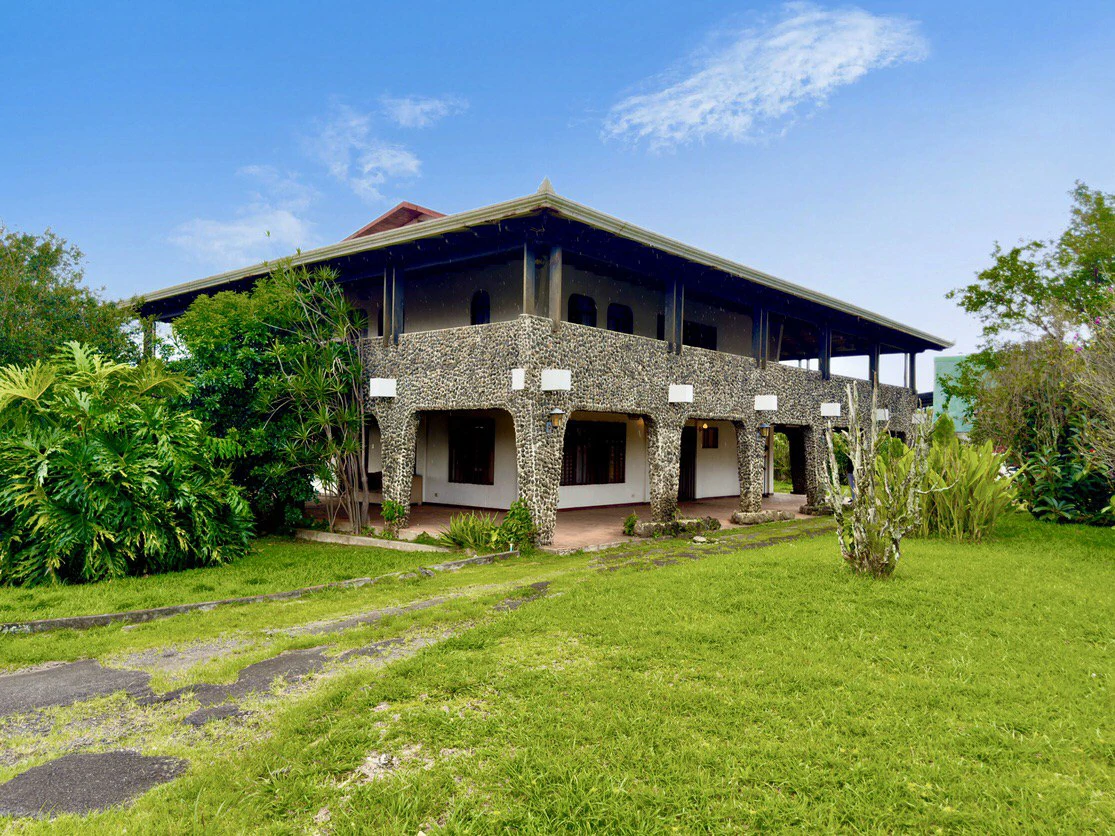 Casa Antigua: Beautiful old fashioned house with great piece of land in Barva Heredia