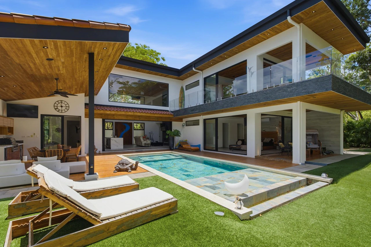 Casa La Ola Perfecta: Luxury 5-Bedroom Home with Pool Near the Beach in Hacienda Pinilla - photo 2