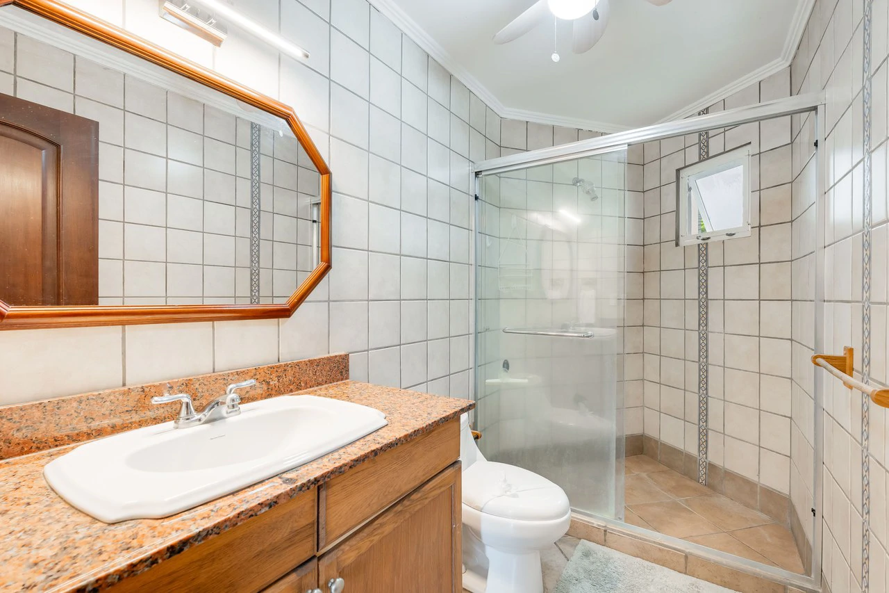 Surfside Tower 103: Live the Dream! Affordable Coastal Living  Walk to Playa Potrero Beach - Gallery image 14