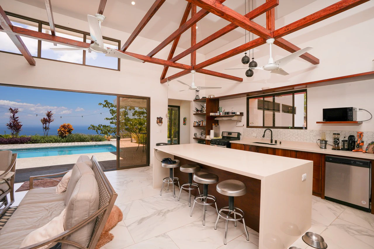 casa pacific: Exclusive Listing | Modern Ocean View Living in carrillo - photo 4