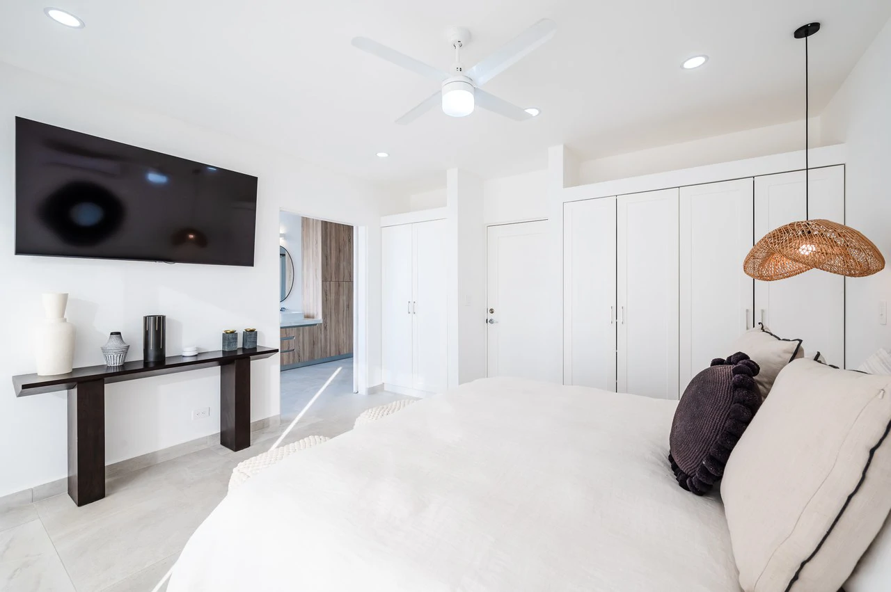 The Enclave: Ultra-Modern 5 Bedroom Villa Located Minutes From the Beach! - Gallery image 24