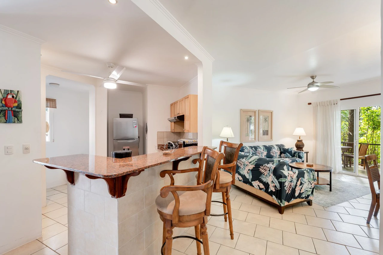 Surfside Tower 103: Live the Dream! Affordable Coastal Living  Walk to Playa Potrero Beach - Gallery image 4