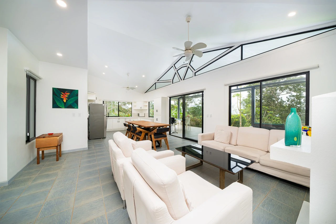 BLUE CREEK VILLA - Smart Home in Paradise