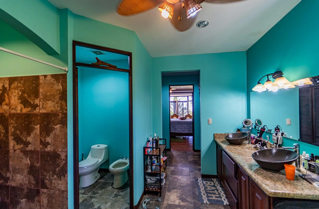 Casa Jardin: Ocean View SFH with Guest House and Extra Lot - Gallery image 20