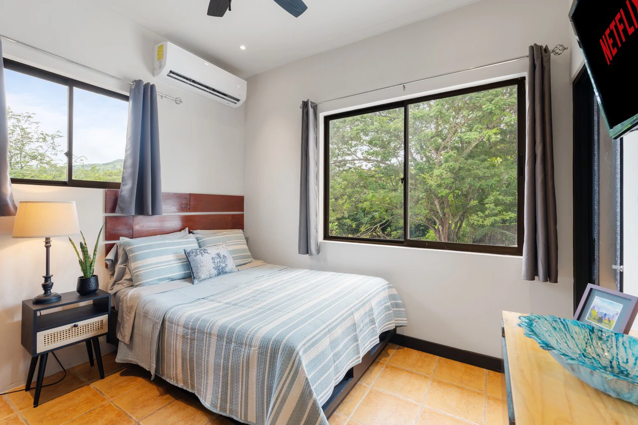 Laughing Gecko Suites: Beach Suites / Boutique Hotel For  Sale - Gallery image 10